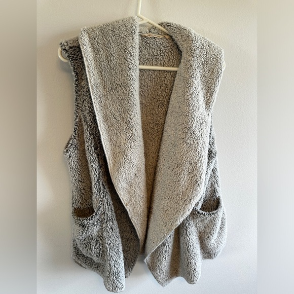 Soft Surroundings So Cozy Gray Vest Plush Sherpa
Fleece - Picture 3 of 11